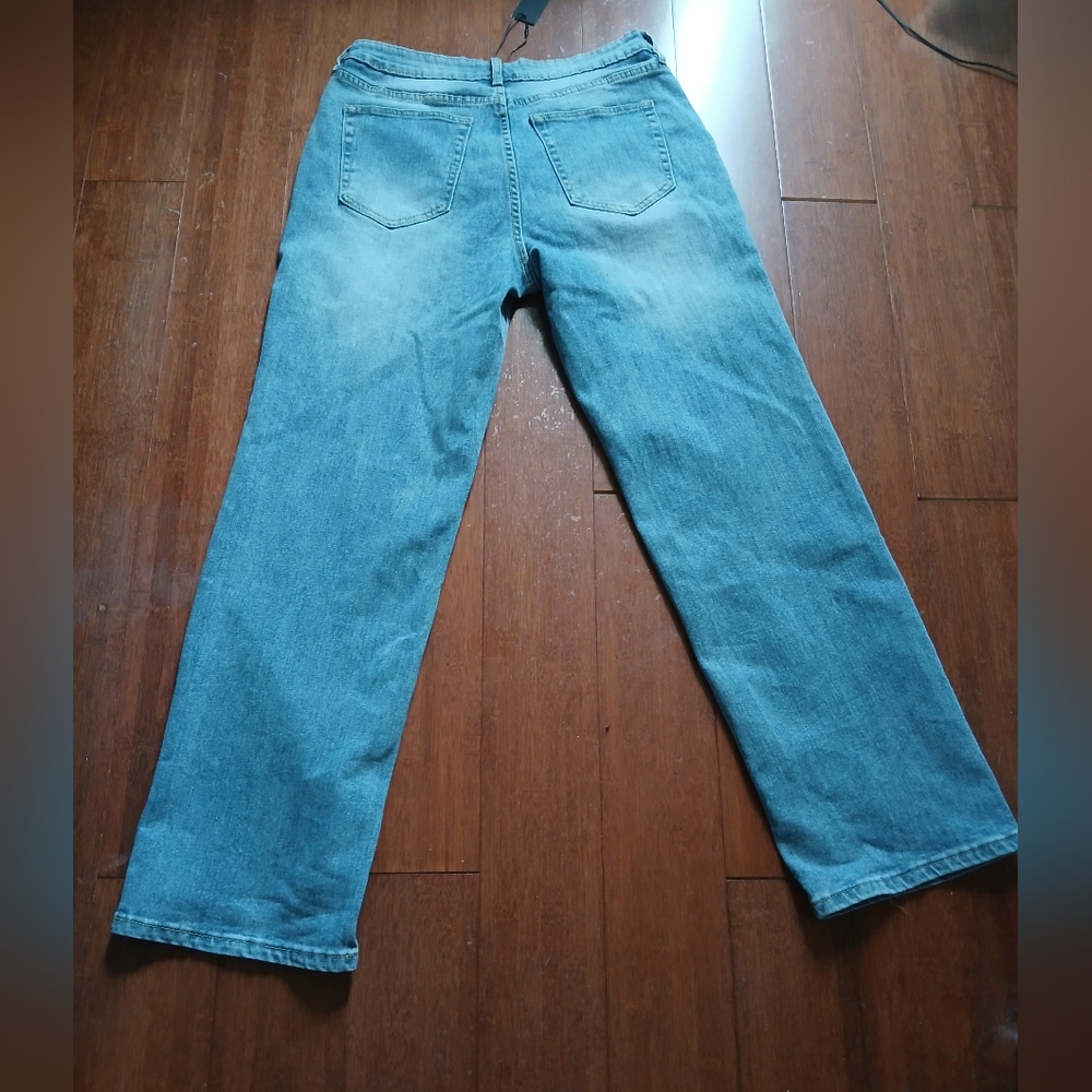 Stylish Fashion Nova Medium Wash Blue Straight Leg Jeans NWT - Picture 9 of 16